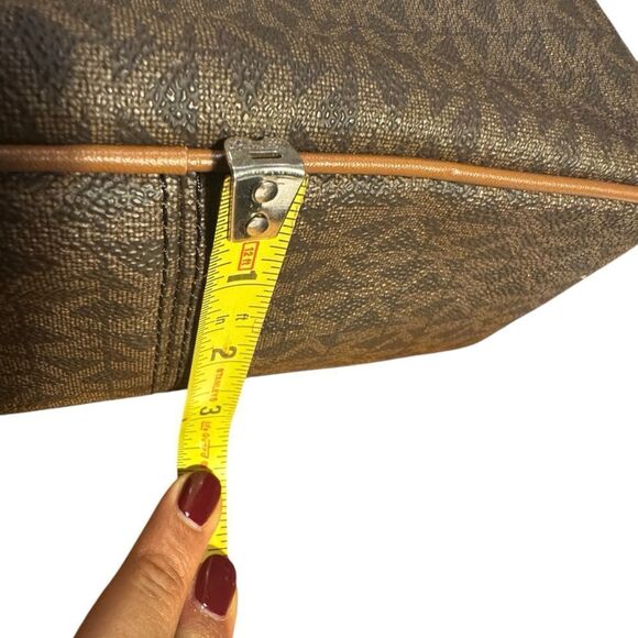 Michael Kors Kenly Large Logo Crossbody Bag Unisex - Picture 10 of 12